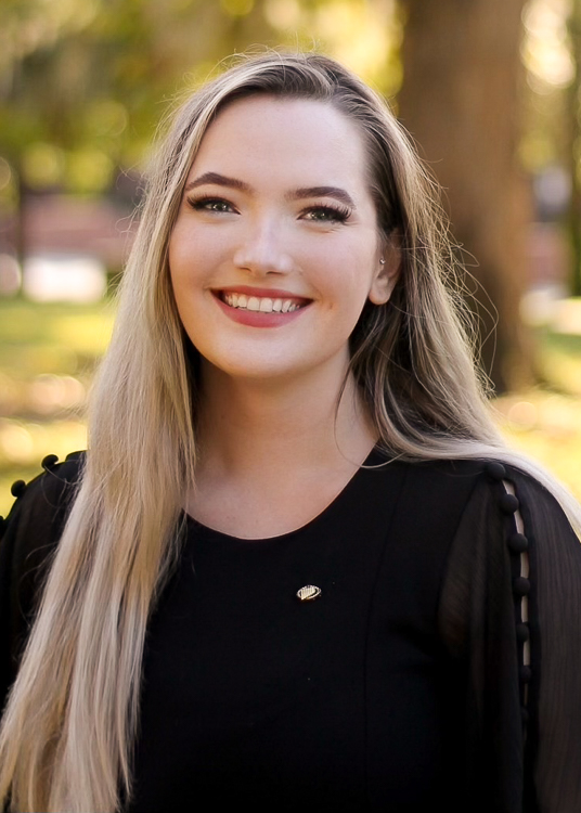 "Jennifer Lamont, Honors in the Major Student and Fall 2021 Bess H. Ward Thesis Award Winner"