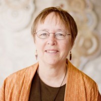 Image Link for Dr. Kathleen Burnett, Honors Teaching Scholar & FSU School of Information Director. Link to Bio as well.